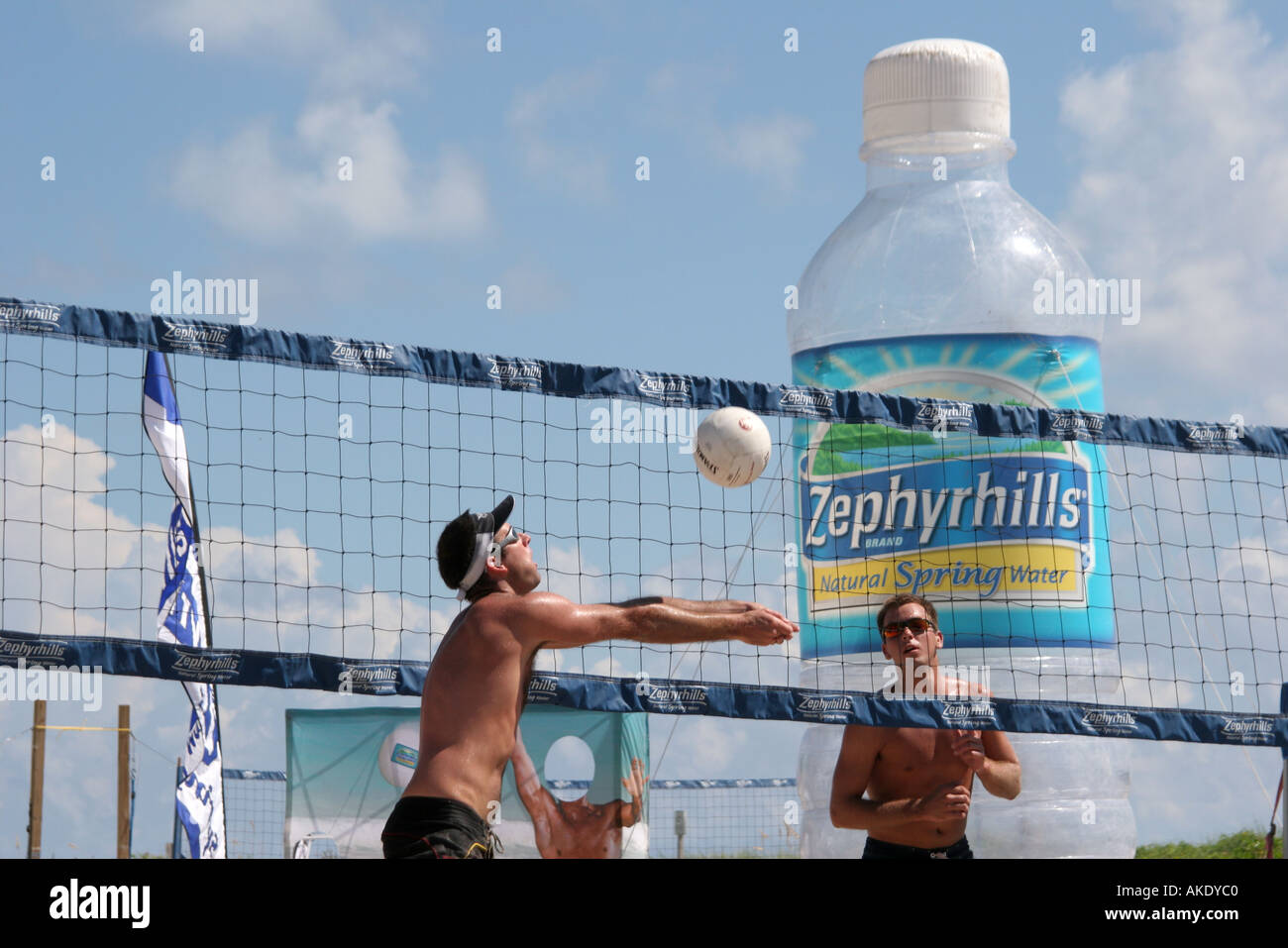Miami Beach Florida, Ocean Drive, Lummus Park, Beach Volleyball National Championship, Unternehmen, Sponsor Zephyrhills Spring Water, Besucher reisen in Stockfoto