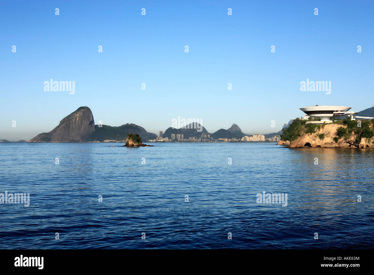 Oscar Niemeyer Museum für zeitgenössische Kunst in Niteroi bei Rio De Janeiro in Brasilien Stockfoto