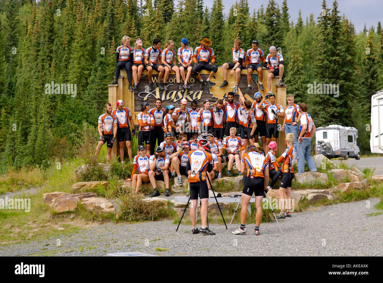 Willkommen-Alaska Zeichen Marker Yukon Territory Kanada Alaska Grenze AK Alaska Highway ALCAN Al kann U S USA beraten Hilfe Aler Stockfoto