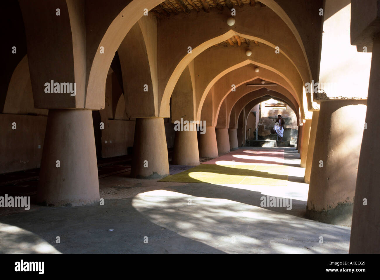 OM, Oman, Bani Bu Ali Südwestlich von Sur, Al-Hamoda-Moschee, Mit 52 Kuppeln Im Stil der Omayyiaden Errichtet, Stammt-vermutlich Stockfoto