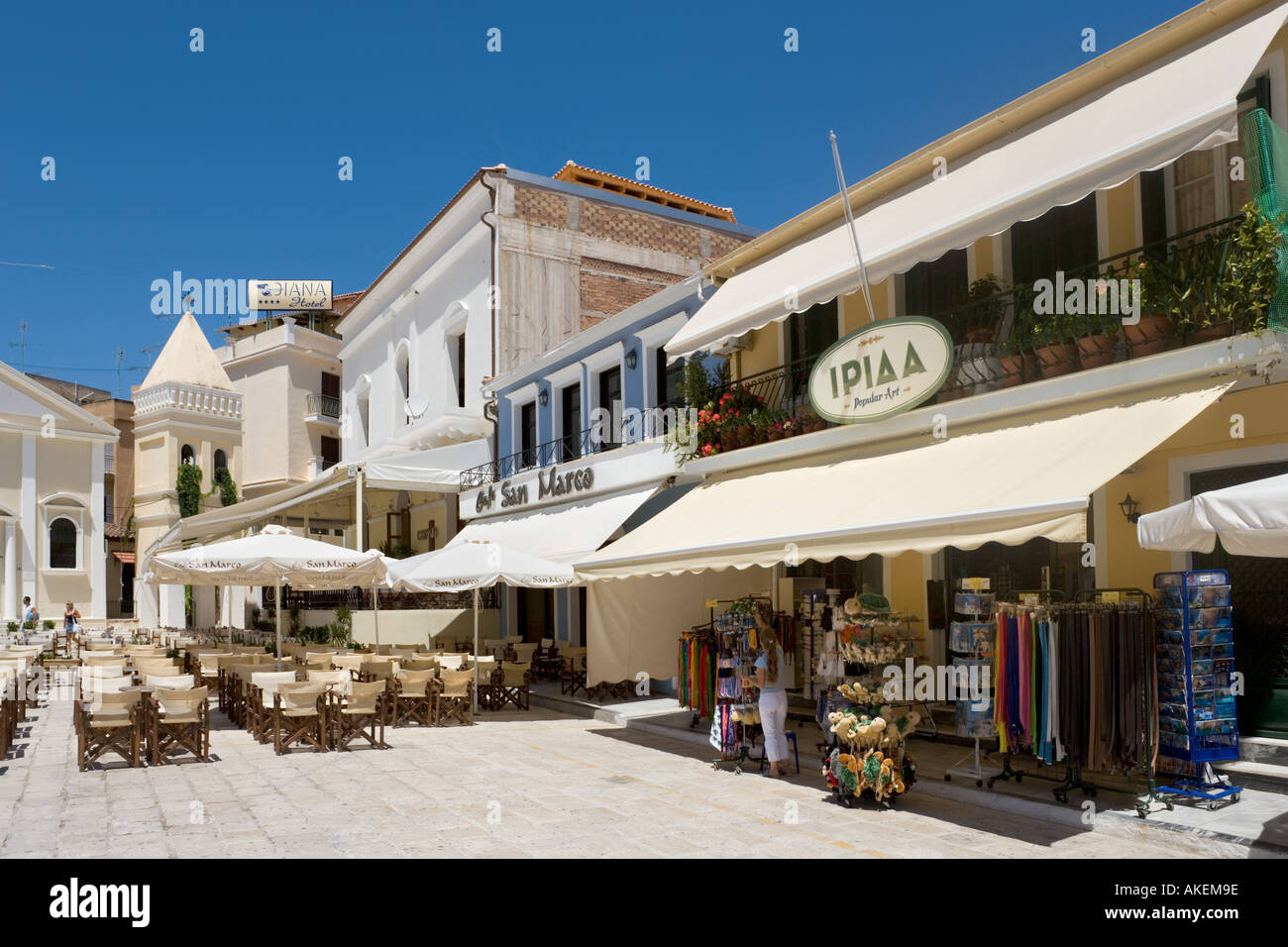 Restaurants und Geschäfte, Markusplatz (Aghios Markou Sq), Zakynthos-Stadt, Zakynthos (Zante), Ionische Inseln, Griechenland Stockfoto