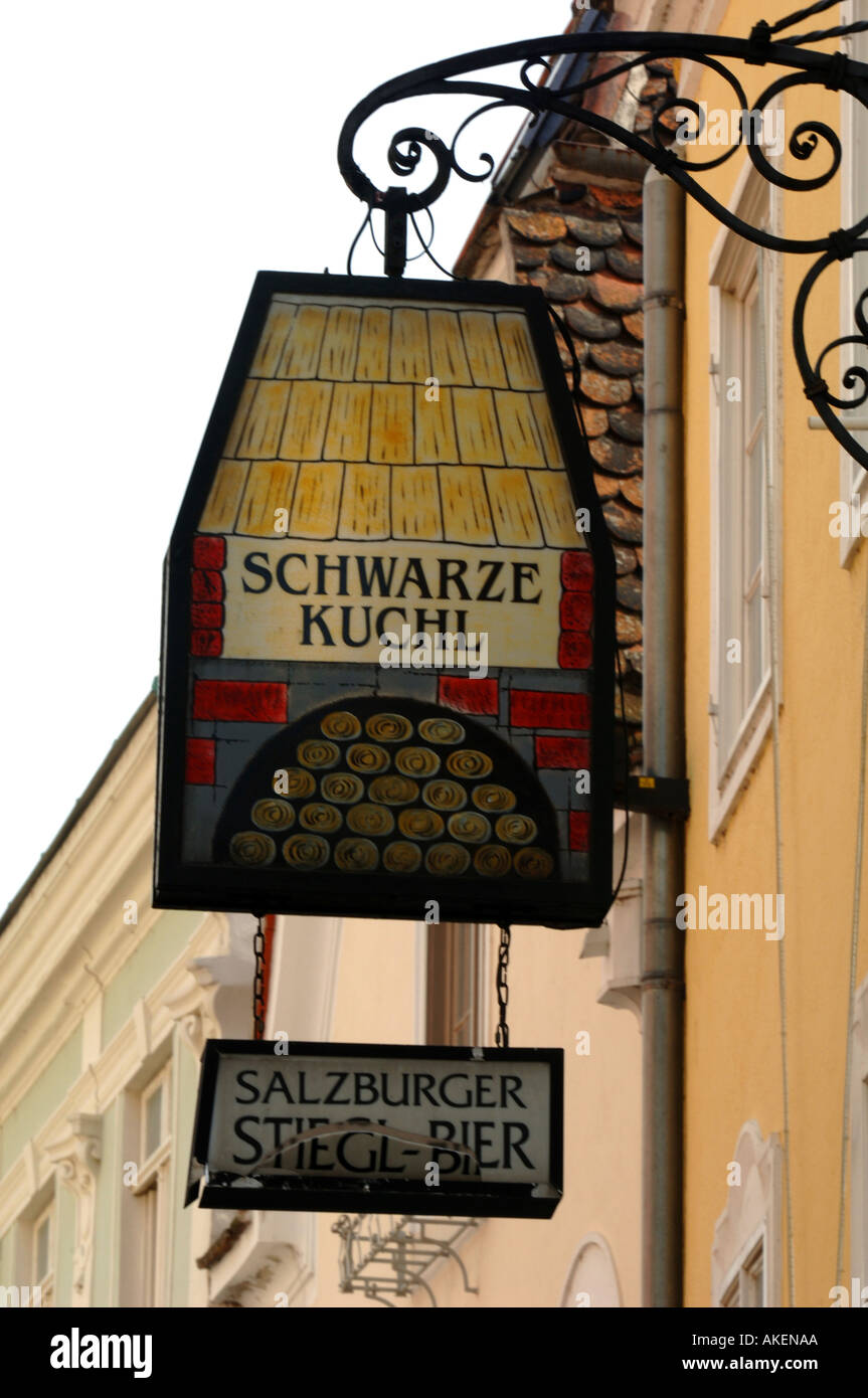 Donau-Kuchen zu unterzeichnen, in der Stadt Krems an der Donau in Österreich Stockfoto