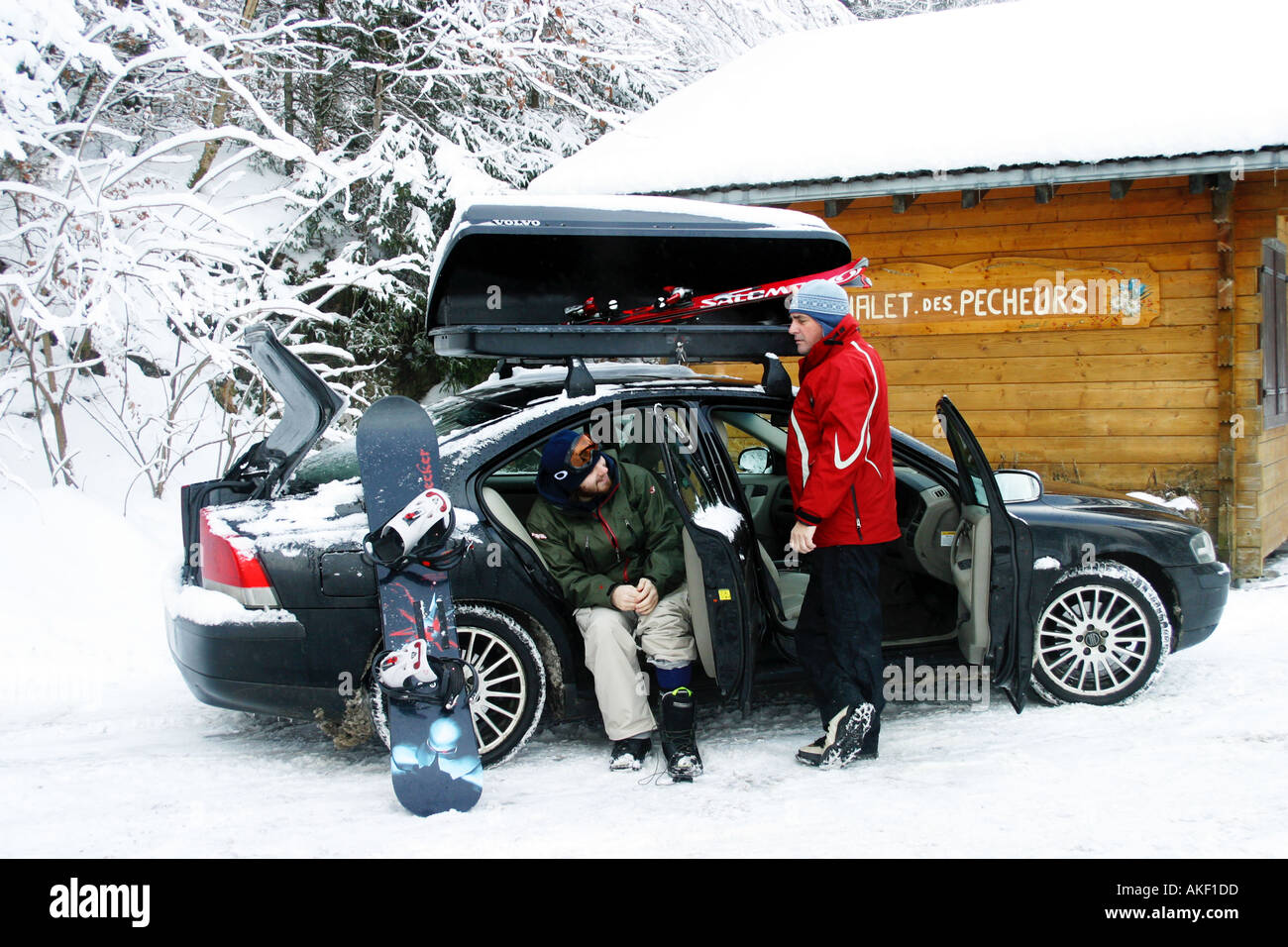 Laden das Auto immer bereit, gehen Sie Skifahren und Snowboarden in Morzine-Avoriaz Frankreich Stockfoto