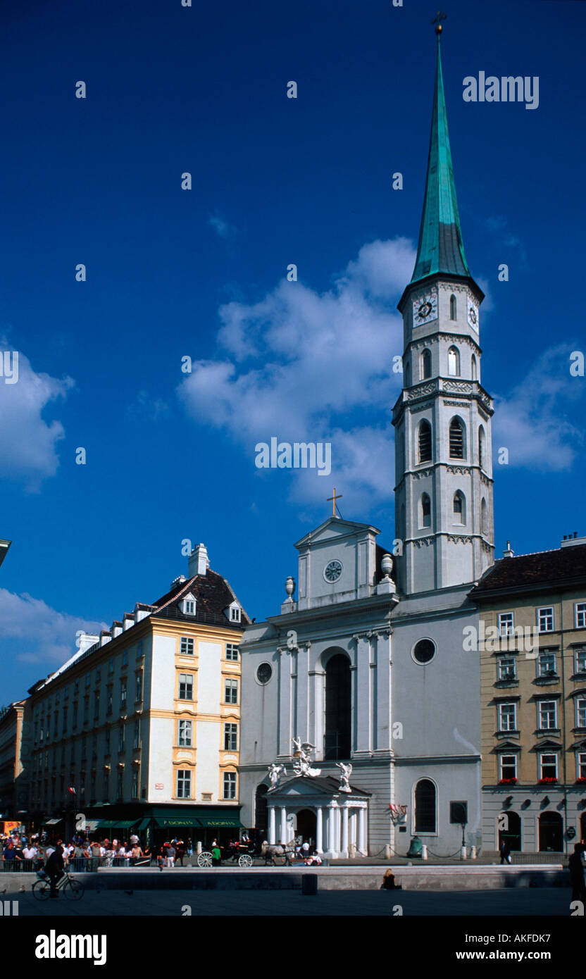 Österreich, Wien i., Michaelerplatz, Salvatorianerkirche Sankt Michael (Michaelerkirche) aus Dem 13. Jhd. Stockfoto