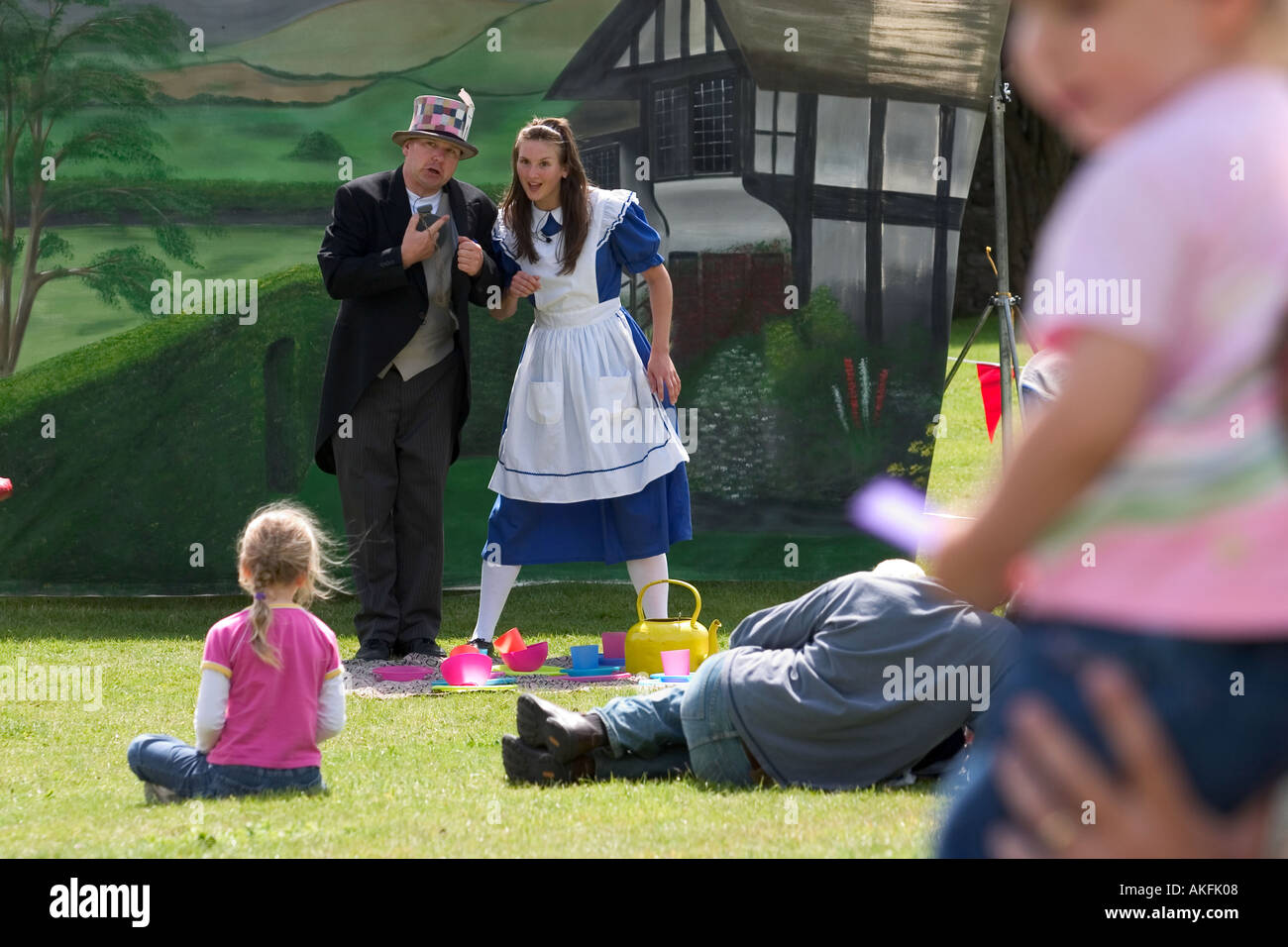 im freien Anschluss Produktion von Alice im Wunderland Beeston Cheshire uk 2005 Stockfoto