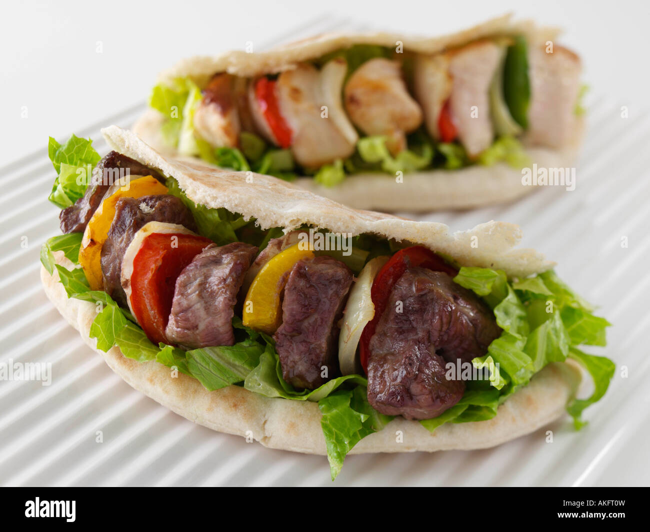 Lamm-Kebabs und Kebab redaktionelle Hühnerfutter Stockfoto