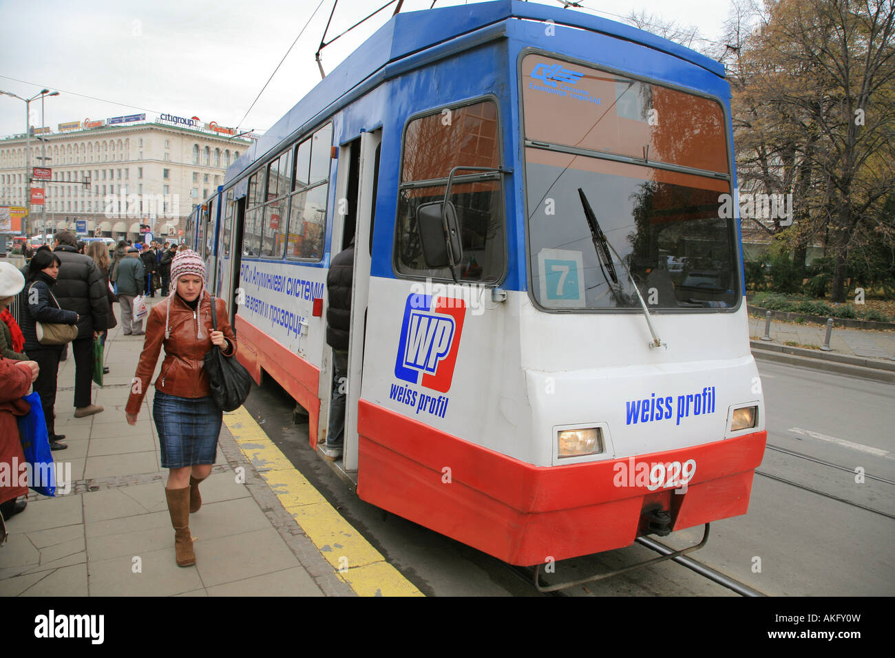 Reisende auf Vitosha Bl Straße in Sofia Bulgaria Stockfoto