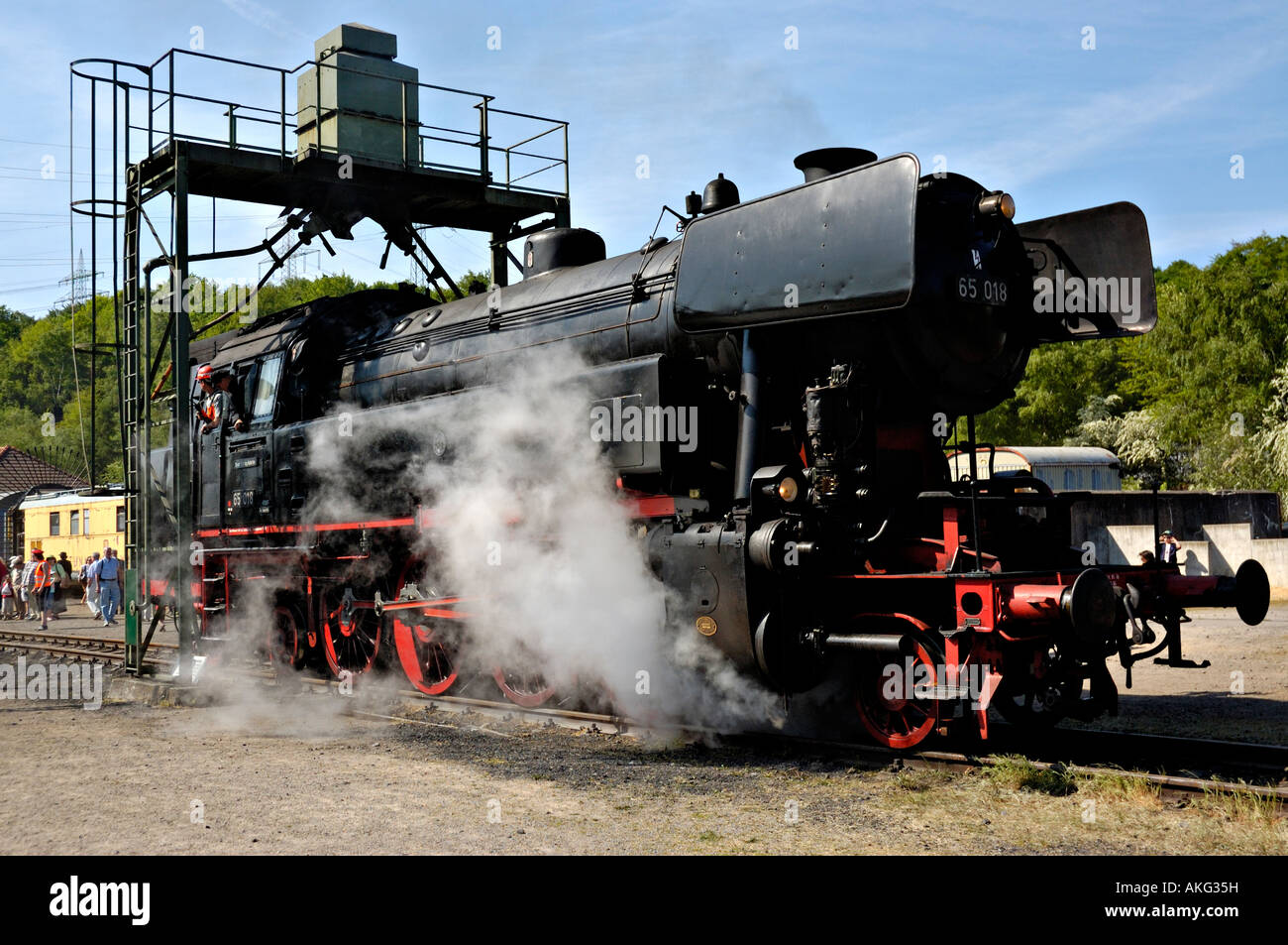 Lok unter Waschanlage in Bochum Eisenbahnmuseum (größte Länder) in Deutschland. Stockfoto
