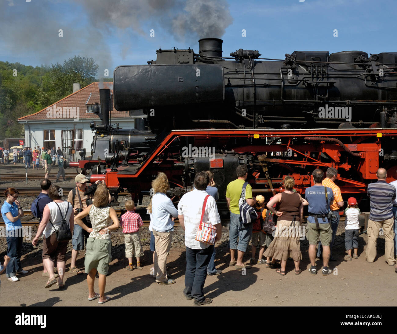 Besucher wartet eine Fahrt auf der Lok beim 30. Geburtstagsfeiern, Bochum Eisenbahnmuseum (größte Länder) in Deutschland. Stockfoto