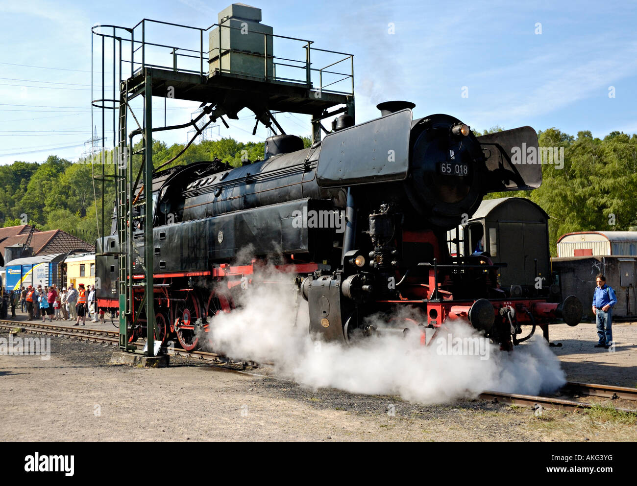 Lok unter Waschanlage in Bochum Eisenbahnmuseum (größte Länder) in Deutschland. Stockfoto