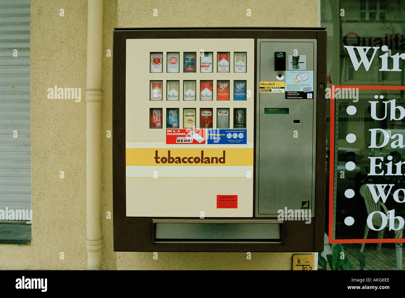 Zigarettenautomat in Berlin Stockfoto