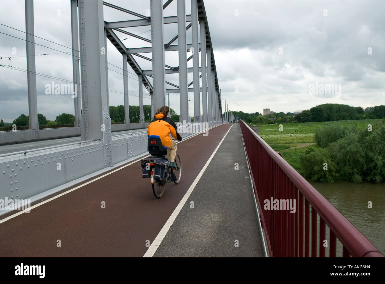 HOLLAND. BRÜCKE VON ARNHEIM ÜBER DEN RHEIN.  2006 Stockfoto