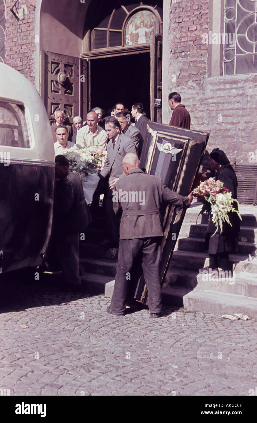 Beerdigung 1965 irgendwo in ehemals kommunistischen Land Stockfoto