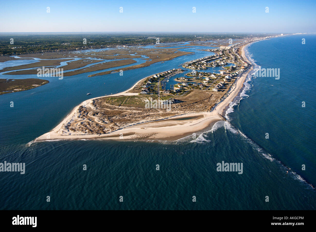 Luftaufnahme der Halbinsel mit Strand und Gebäuden in Murrells Inlet South Carolina Stockfoto