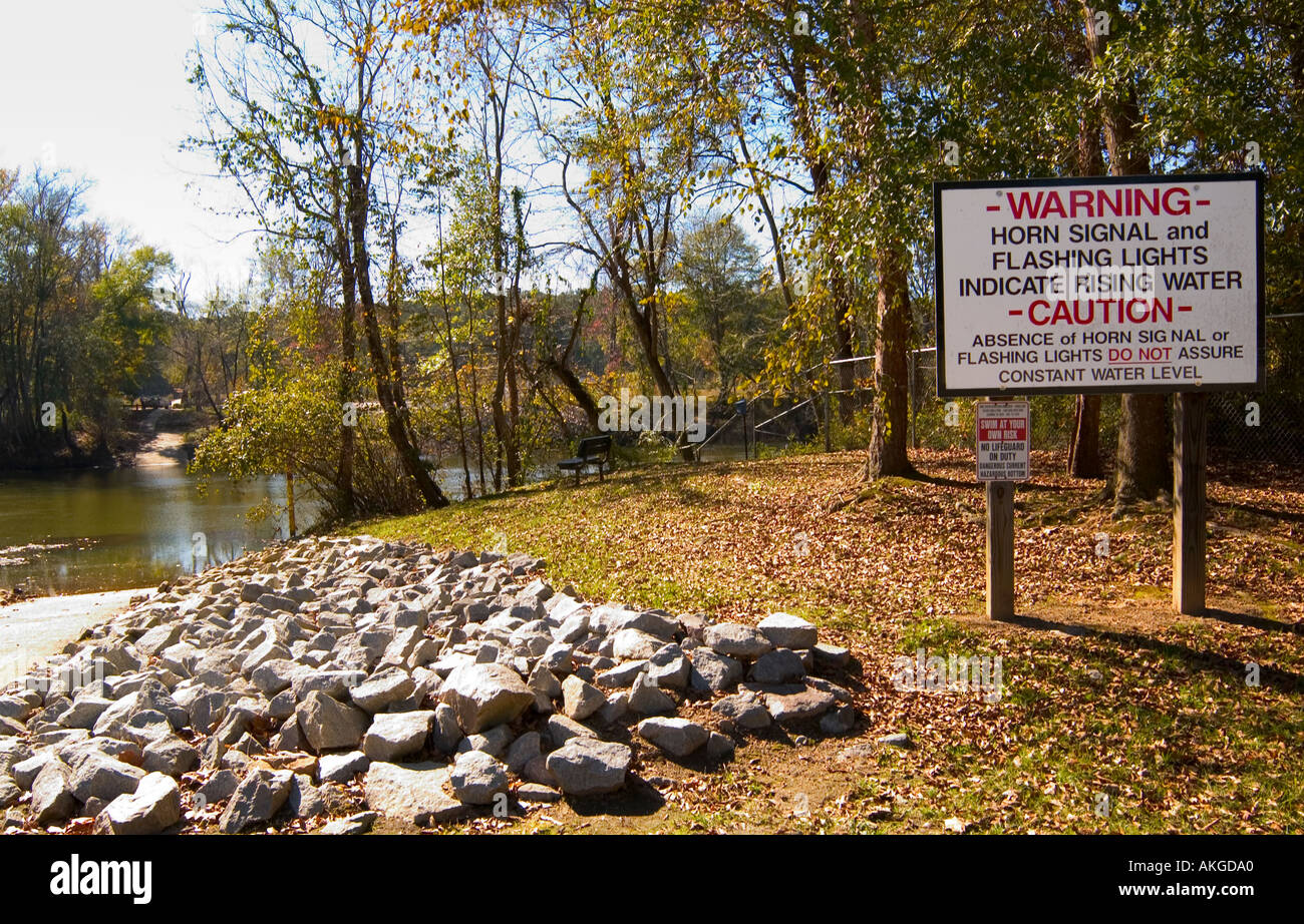 Flut-Warnschild Saluda River Columbia South Carolina, USA Stockfoto