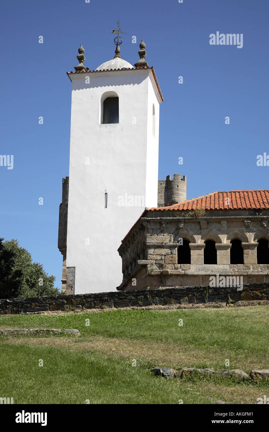 Igreja de Santa Maria Kirche mit Domus Municipalis, überschauliche, Braganca, Tras os Montes Oriental, Portugal Stockfoto