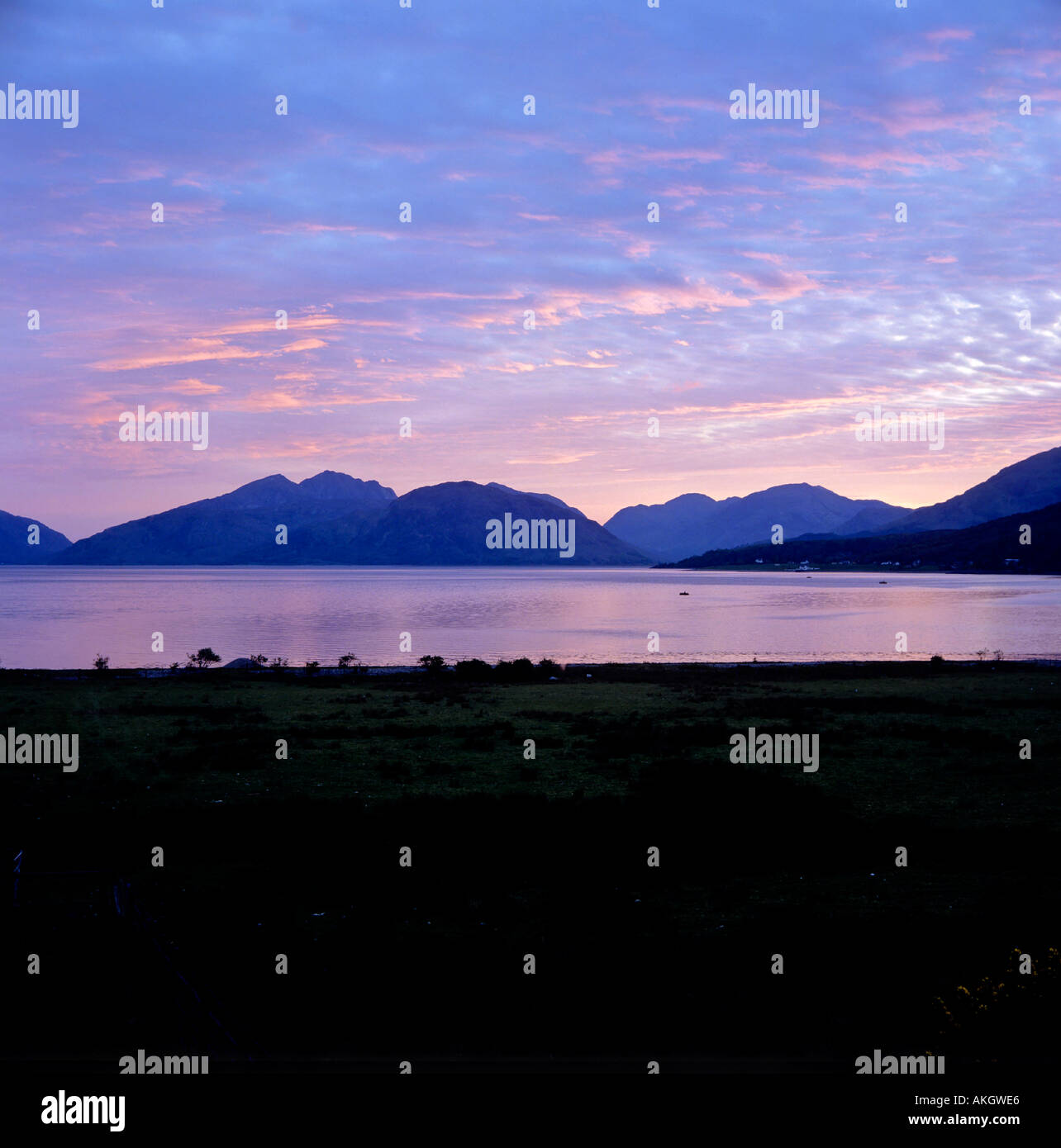 Blick vom Dorf von Ballachulish über Loch Linnhe am Abend Hochland-Schottland-Großbritannien Stockfoto