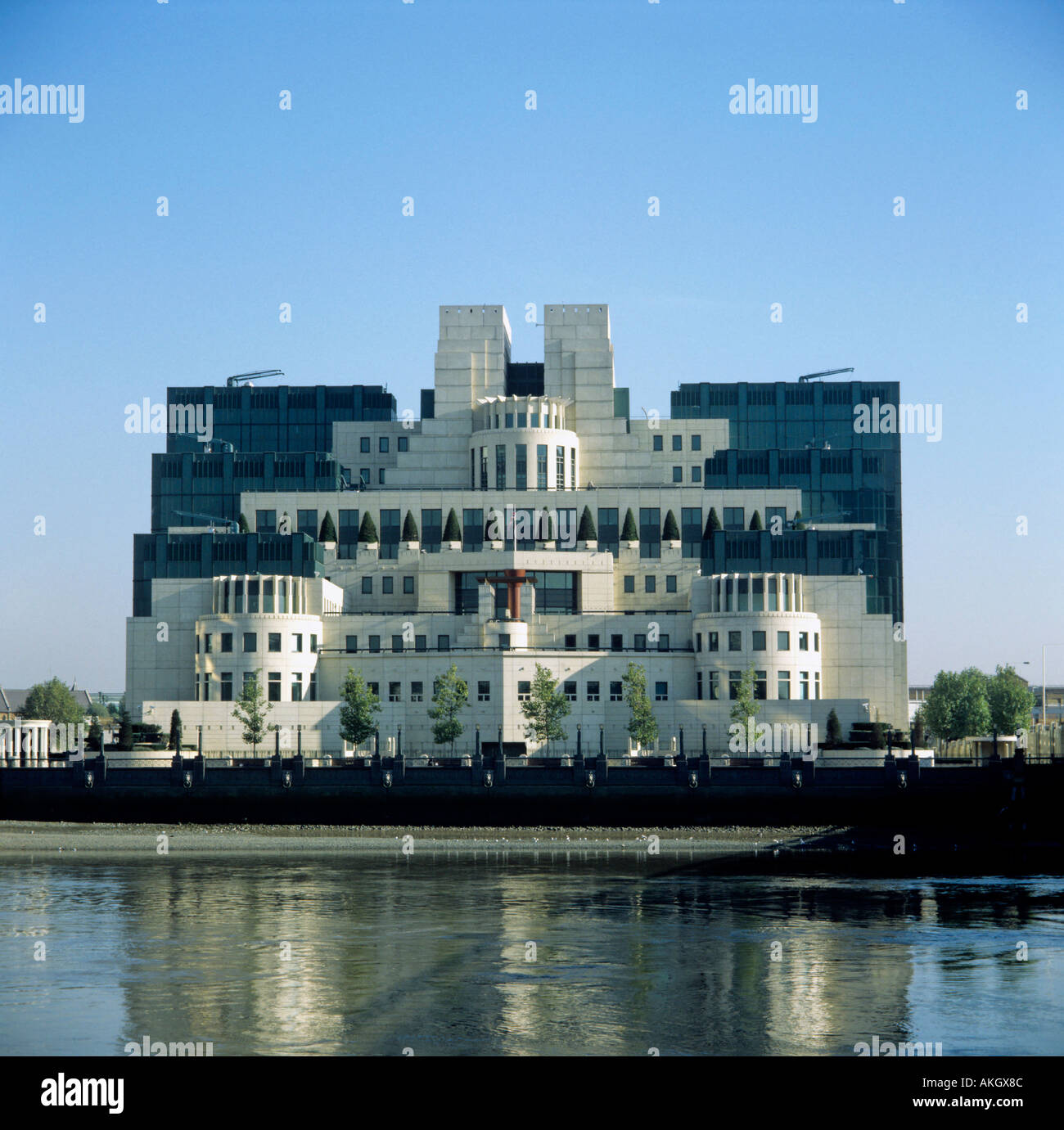 Mi6 london -Fotos und -Bildmaterial in hoher Auflösung – Alamy