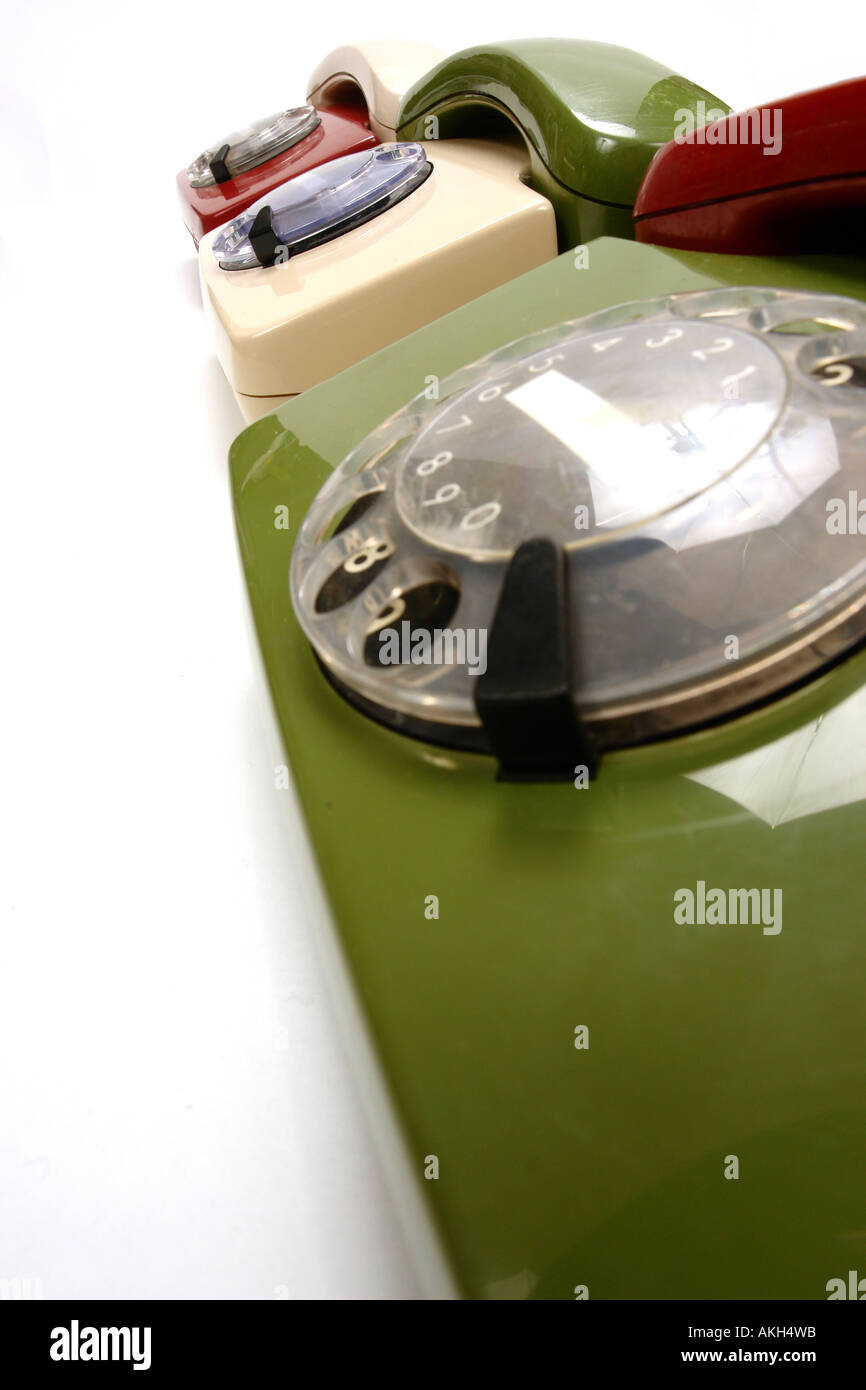 bunte Retro-Telefone, die als Symbol für Konferenz-Teamwork-Netzwerk Stockfoto