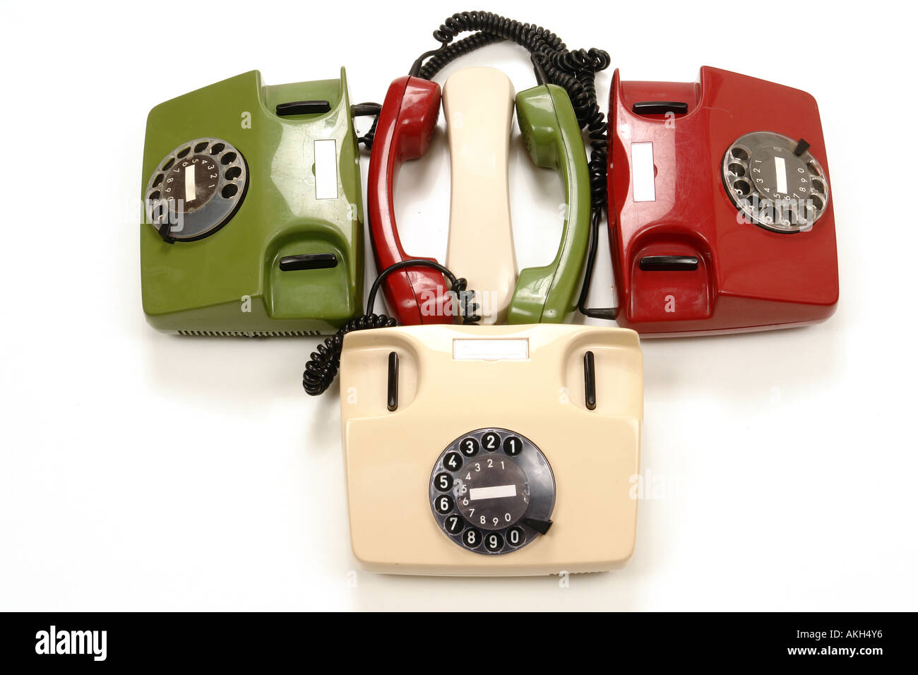 bunte Retro-Telefone, die als Symbol für Konferenz-Teamwork-Netzwerk Stockfoto