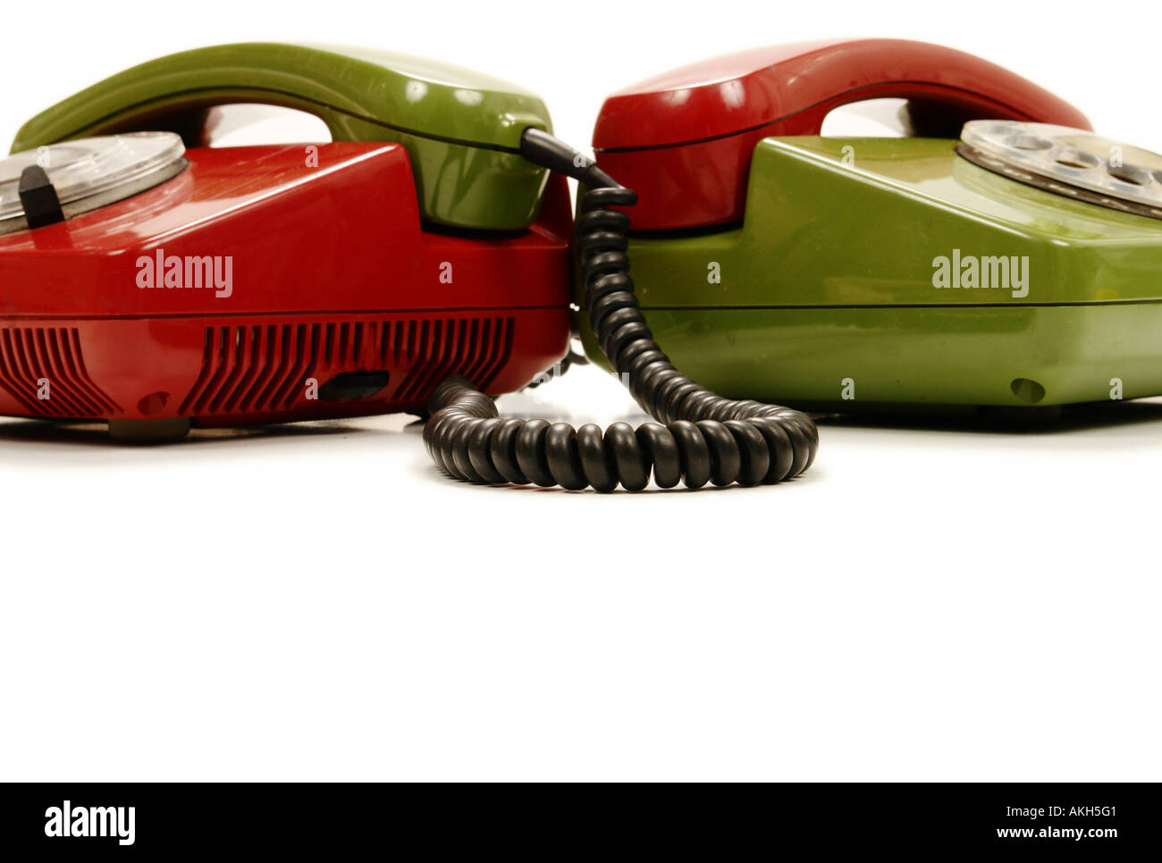 bunte Retro-Telefone, die als Symbol für Konferenz-Teamwork-Netzwerk Stockfoto