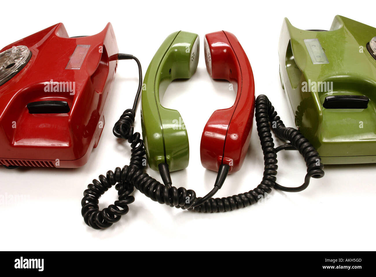 bunte Retro-Telefone, die als Symbol für Konferenz-Teamwork-Netzwerk Stockfoto