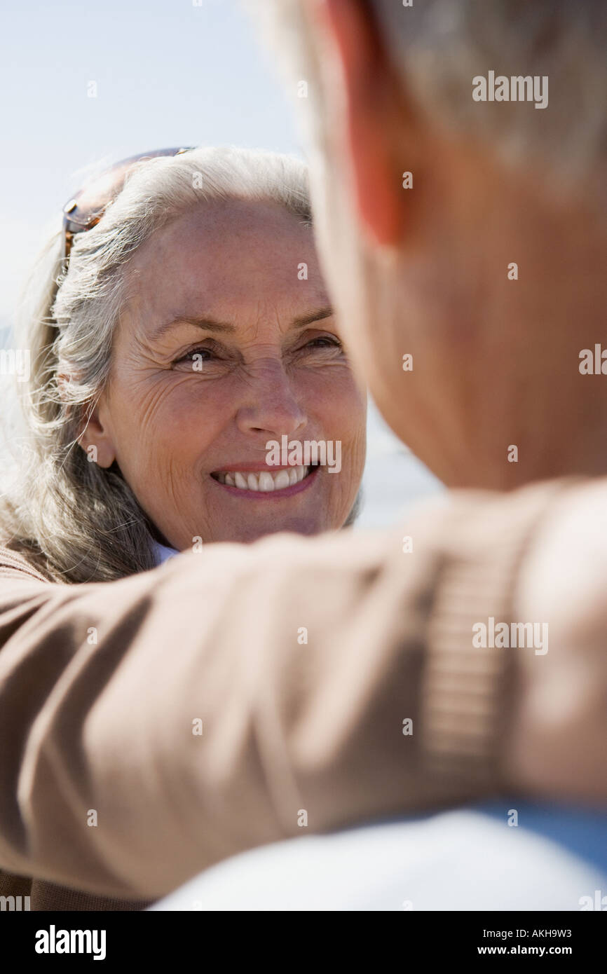 Senior Paar umarmen Stockfoto