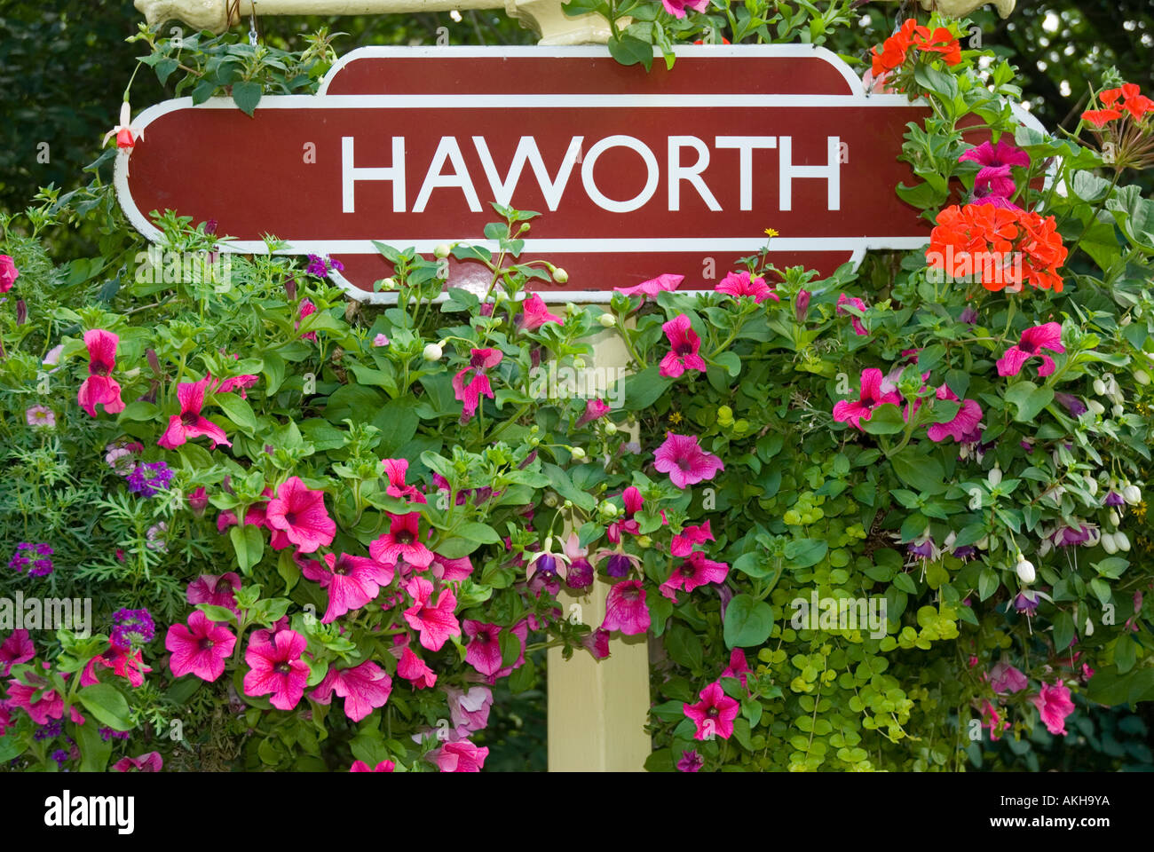 Das Haworth Station Bahnhof Zeichen in Yorkshire England Stockfoto