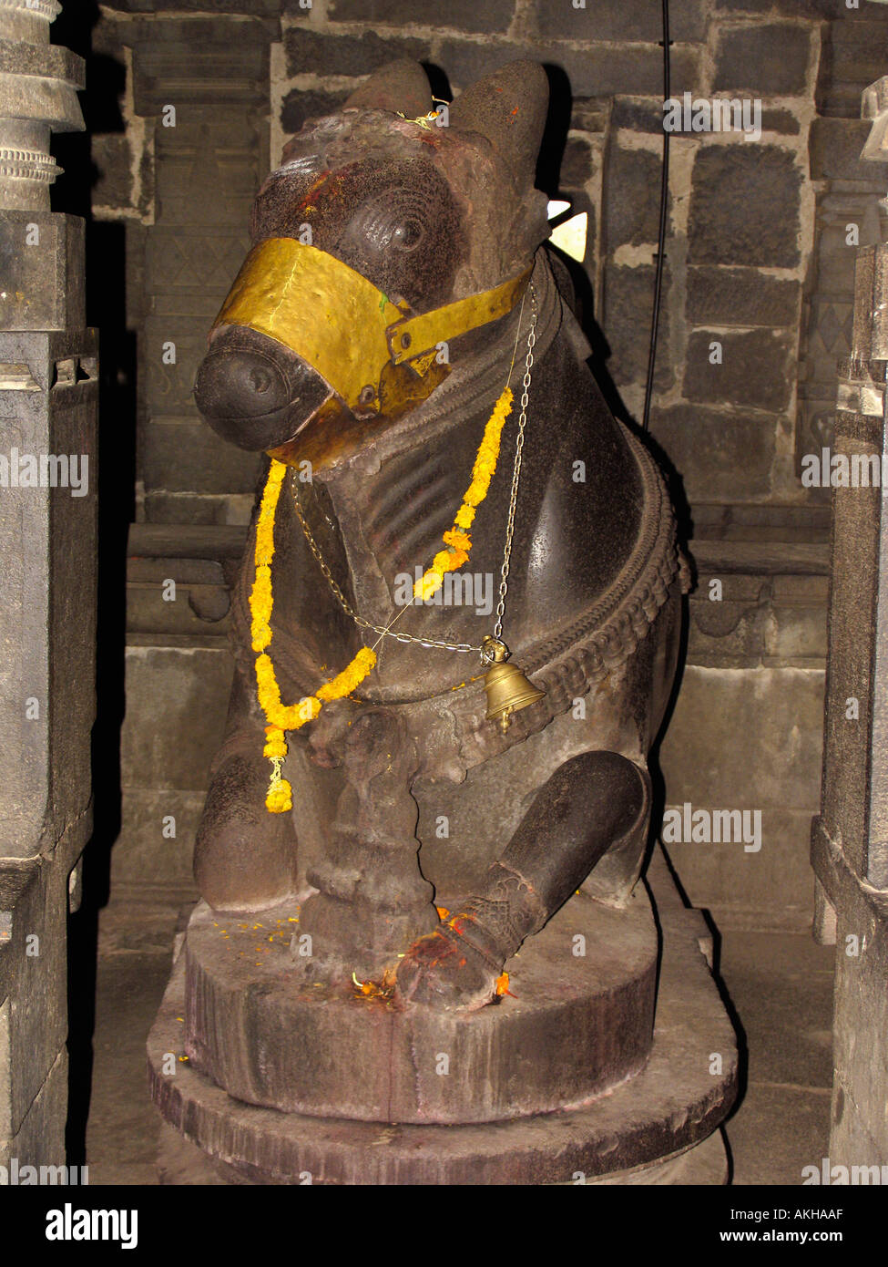 Nandi - Statut eines Stiers. Diese Statuen befinden sich normalerweise im Lord Shiva-Tempel in Indien. Stockfoto