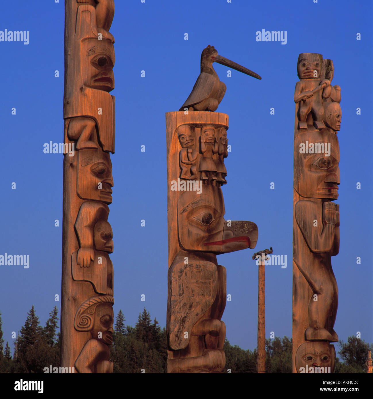 Gitksan (Gitxsan aka Tsimshian) Totempfähle im Gitanyow (Kitwancool) in Northern BC, Britisch-Kolumbien, Kanada Stockfoto