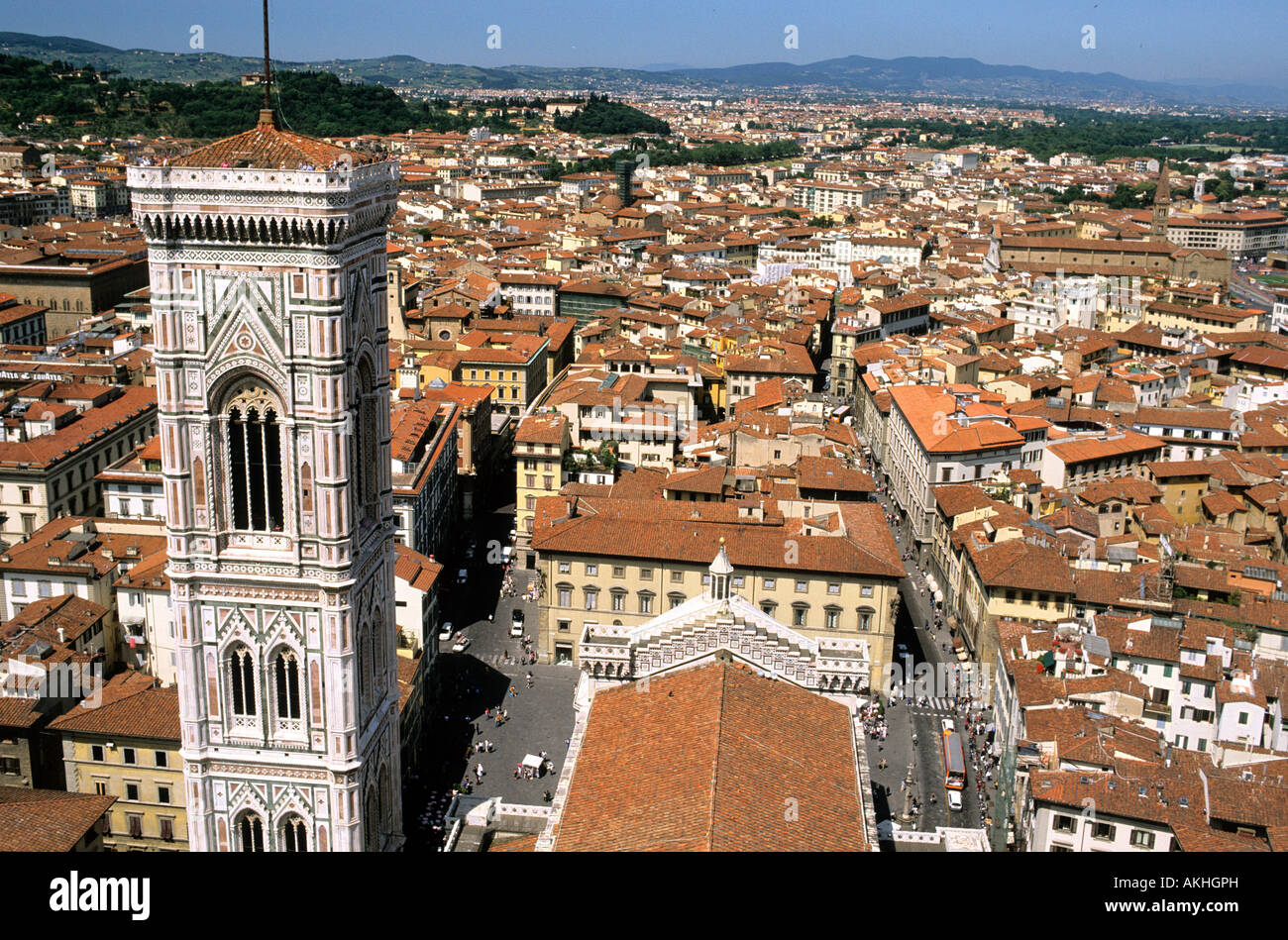 Italien, Toskana, Florenz, Campanile und Panorama von der Kuppel der Santa Maria del Fior-Kathedrale Stockfoto