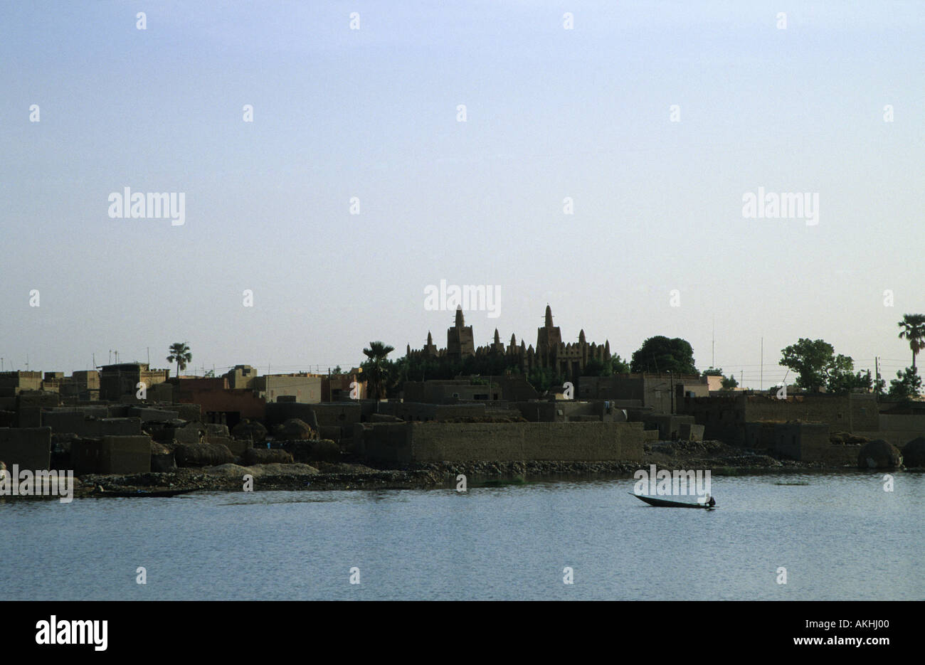 Blick auf die Schlammmoschee am Fluss Niger in der Abenddämmerung, Mopti, Mali, Westafrika Stockfoto