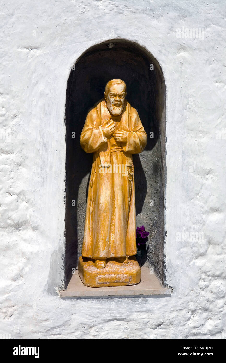 Statue von Padre Pio, Masseria Lamacupa Urlaub am Bauernhof, Fasano di Brindisi, Apulien, Italien Stockfoto