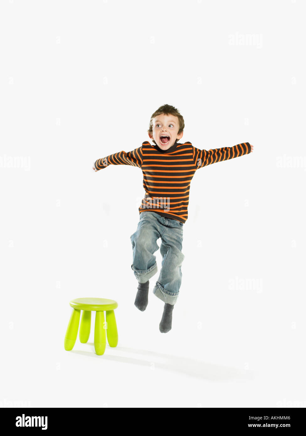 Junge springen Stockfoto