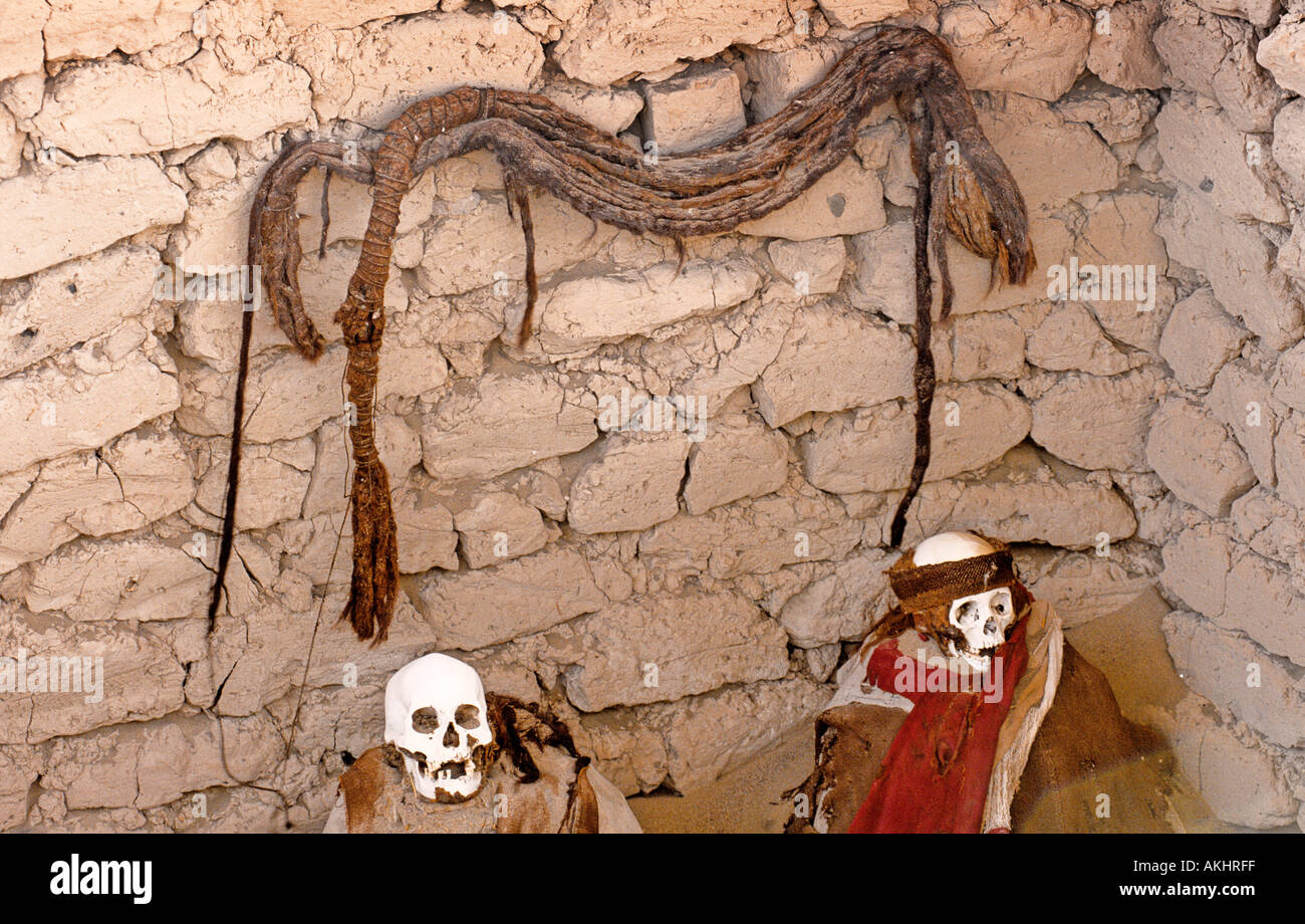 Skelette erhalten durch Ariditiy in alten Grabstätten Nasca-Peru Stockfoto
