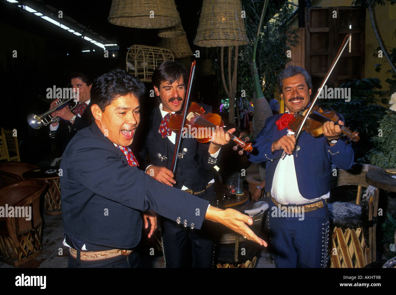 Mariachi instruments -Fotos und -Bildmaterial in hoher Auflösung – Alamy