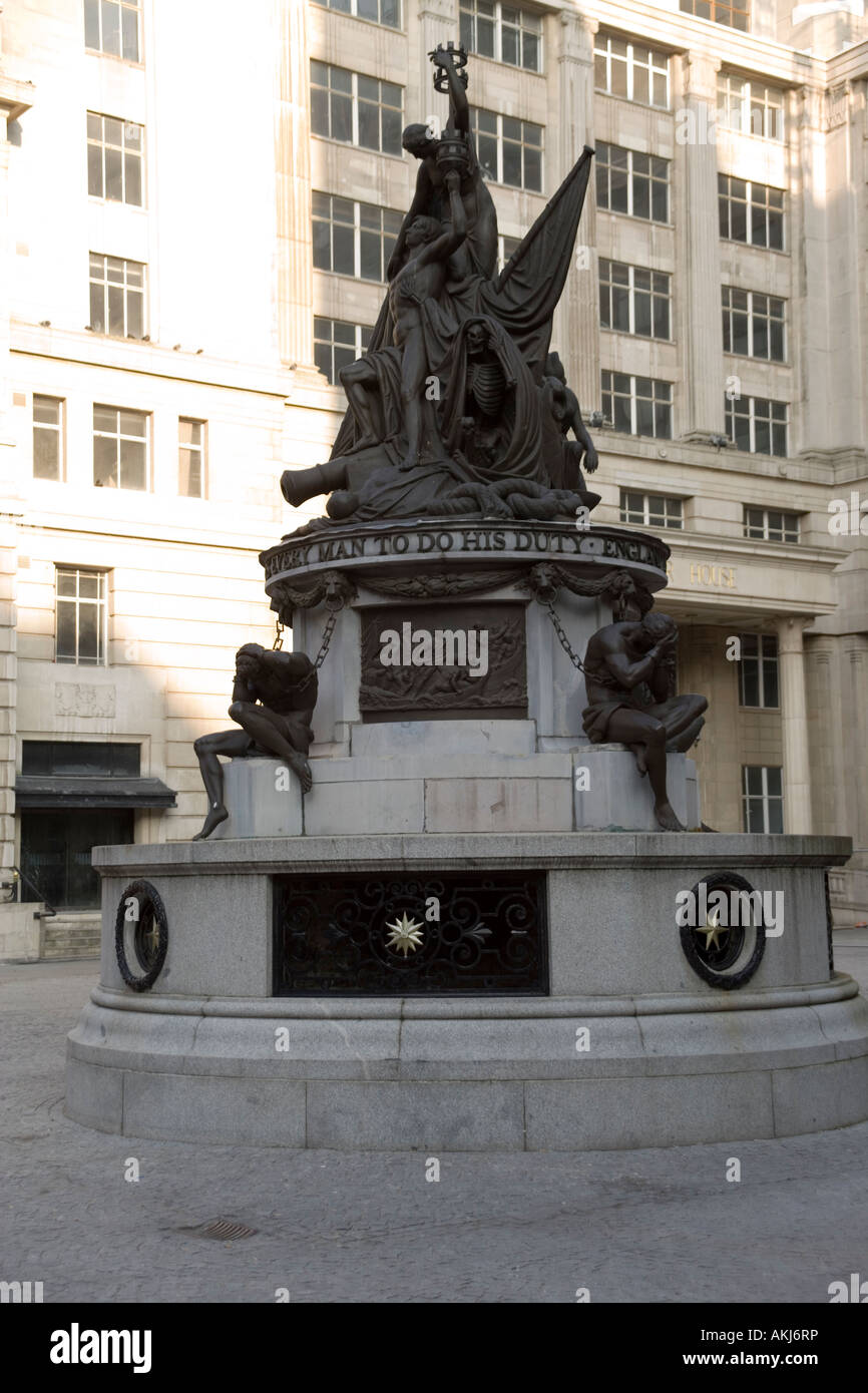 Nelson Monument Platz im Gegenzug Flaggen im Herzen des Geschäftsviertels von Liverpool, England Stockfoto