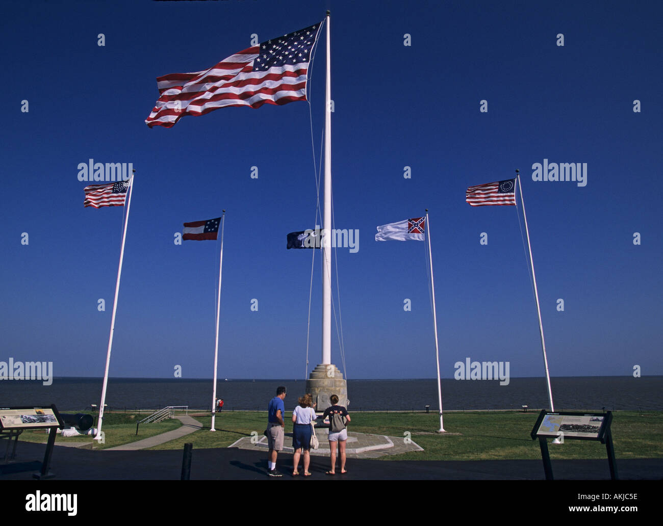 South Carolina Charleston Fort Sumter National Monument Strom USA und historische Flagge Display Stockfoto