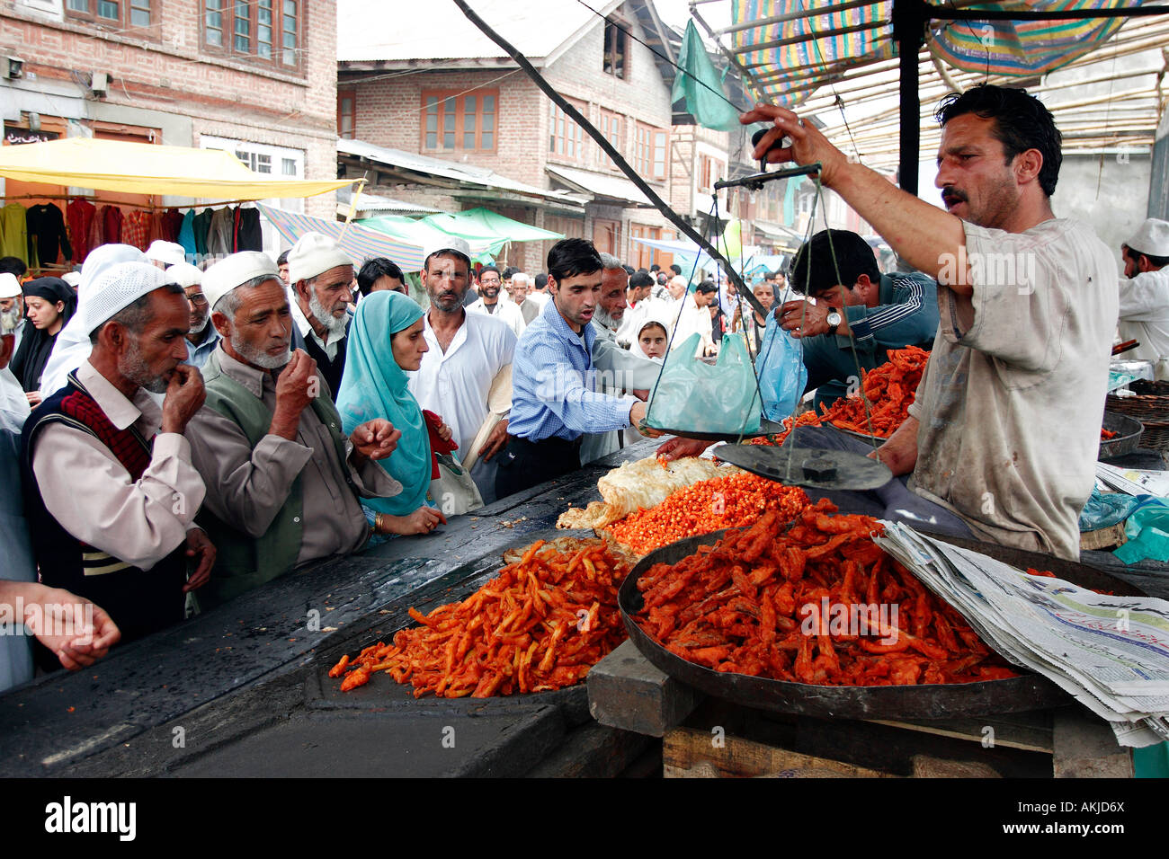 Indien, Jammu und Kaschmir, Srinagar, gebratenen Fisch vom See Dal Stockfoto