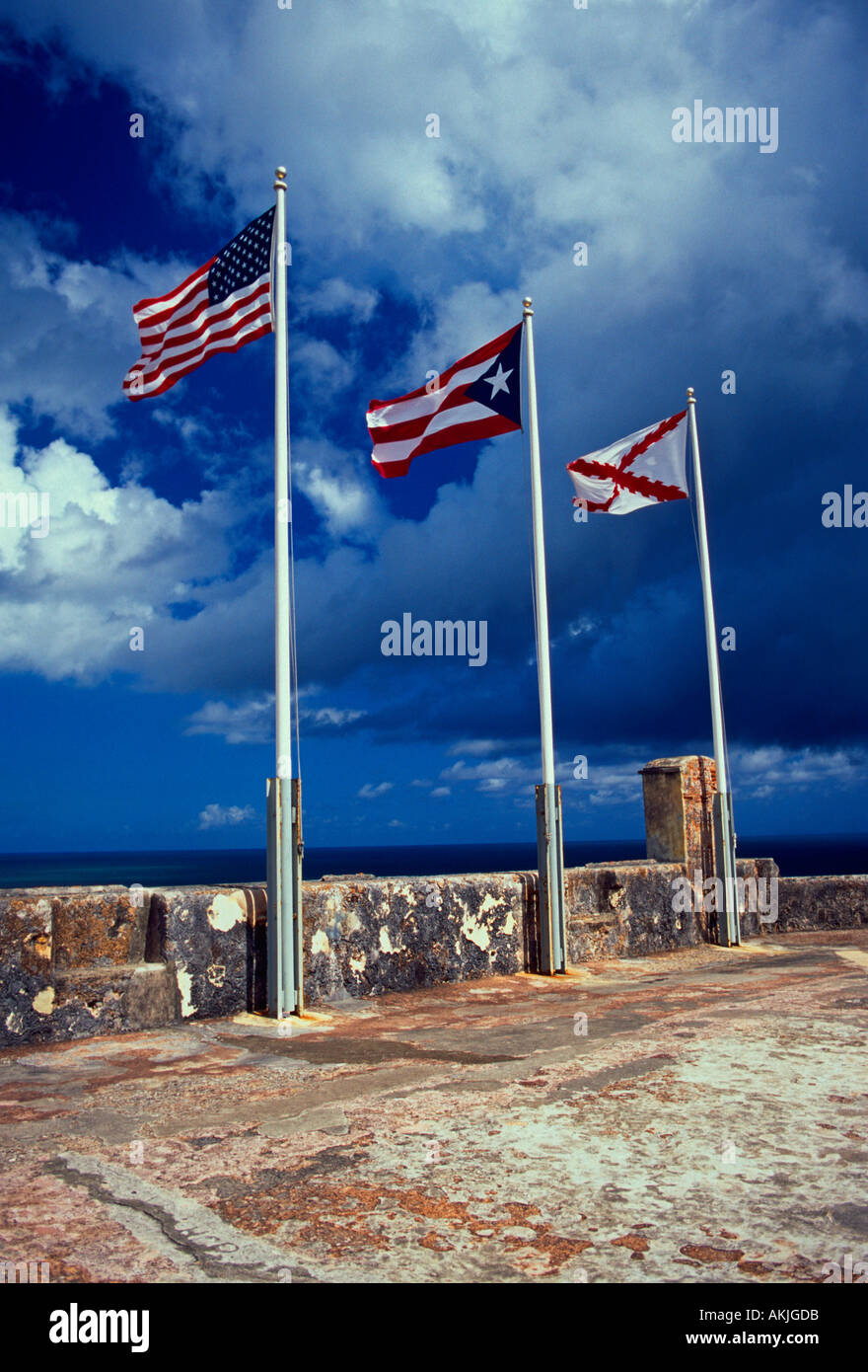 Amerikanische Flagge, und, Puerto Rican flag, Nationalflagge, Nationalflaggen, San Cristobal Fort, Old San Juan, San Juan, Puerto Rico, West Indies Stockfoto