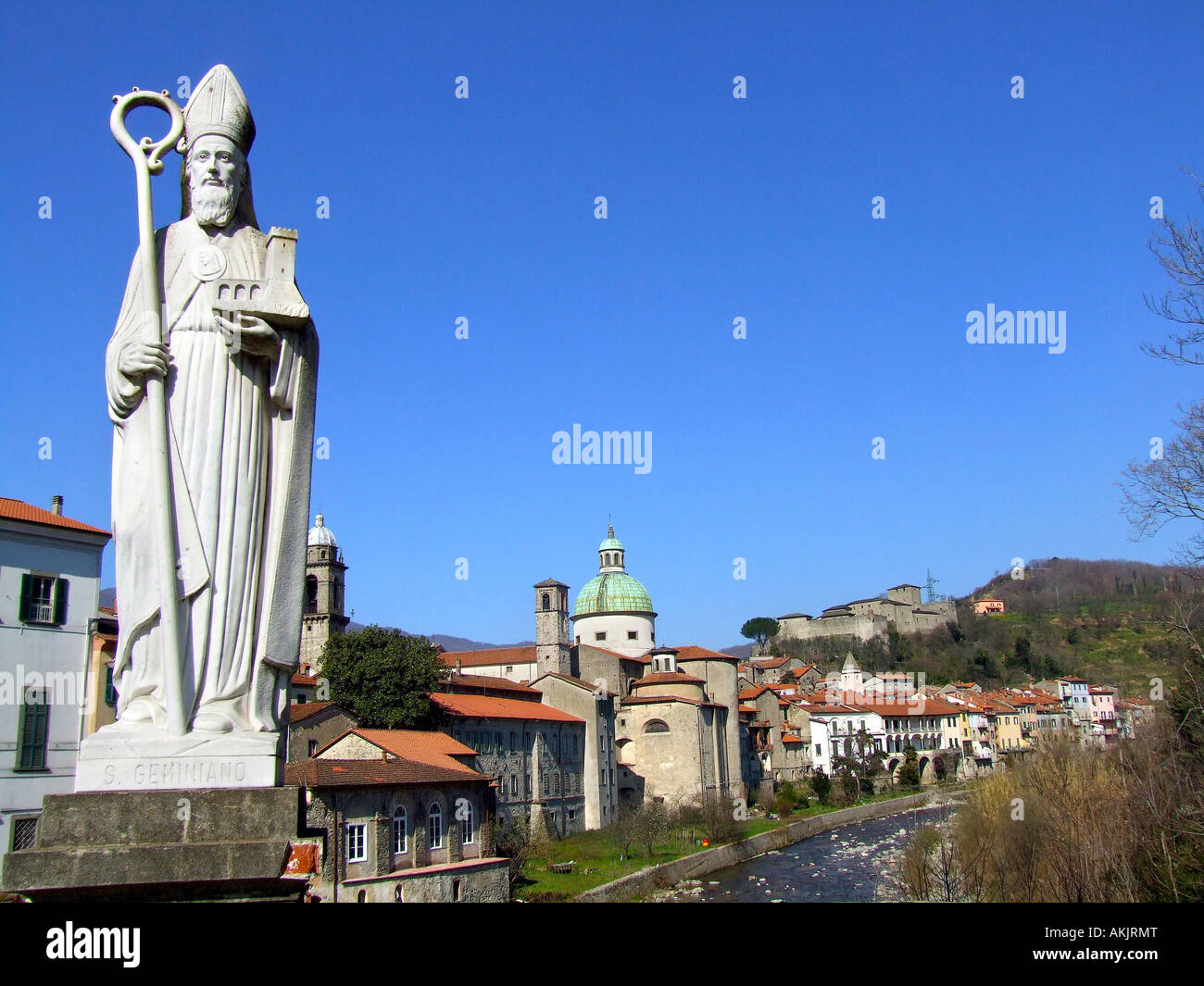 Verkürzung mit San Geminiano (Schutzpatron) Statue, Pontremoli, Toskana, Italien Stockfoto