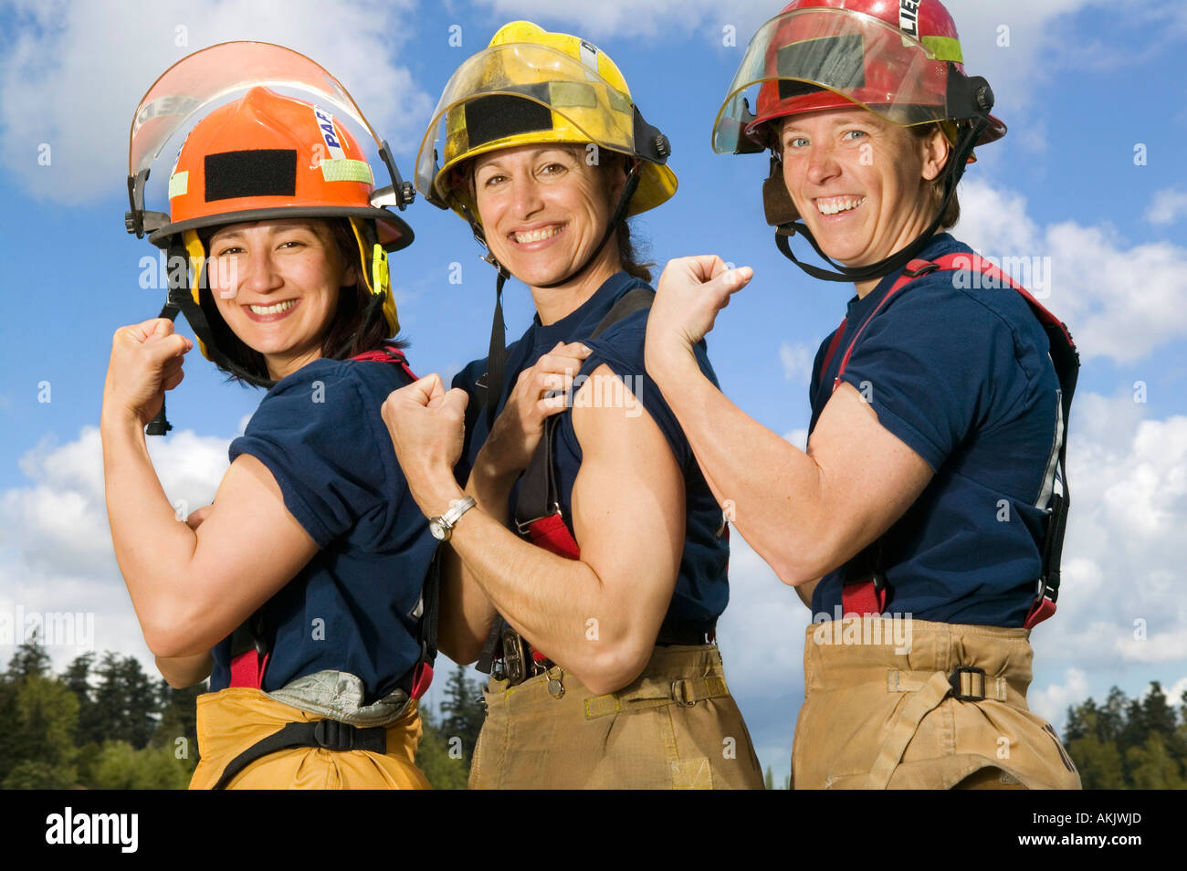 Porträt von Feuerwehrfrauen beugen Bizeps Stockfoto