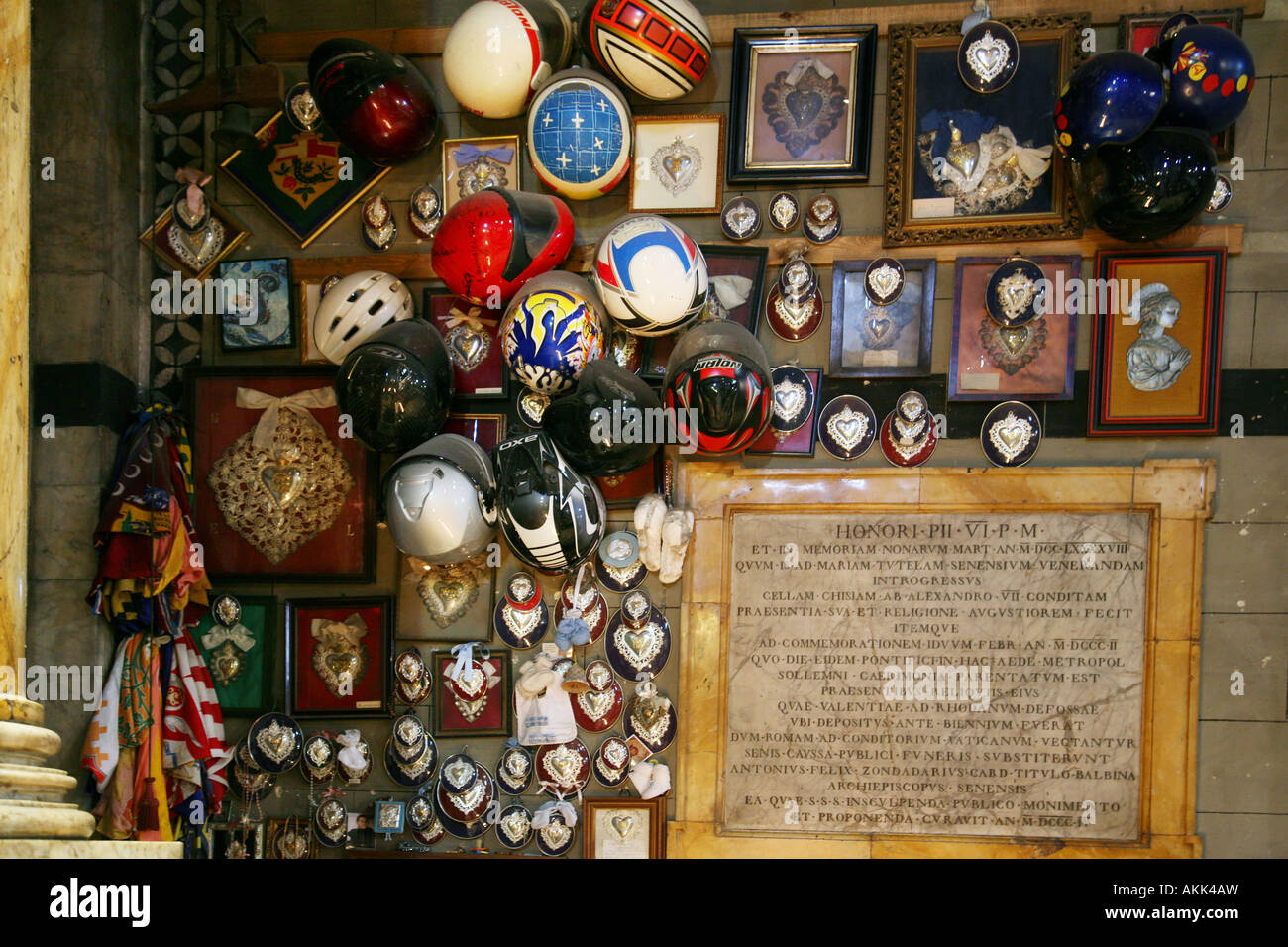 Gedenkstätten für Menschen, die gestorben sind, Dom, Siena, Italien Stockfoto