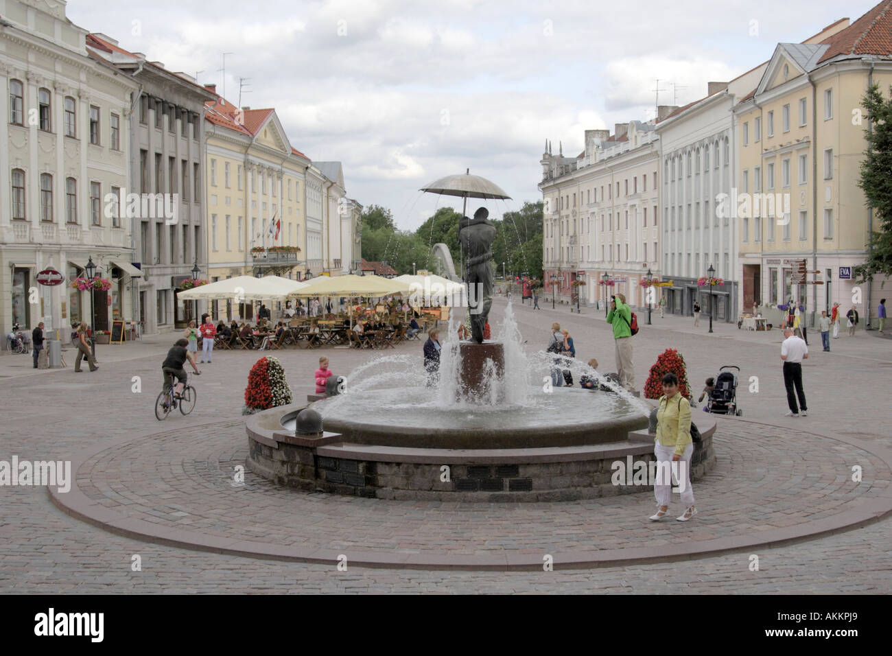 Die küssen Studenten-Brunnen auf dem Rathausplatz, Raekoja Plats in Tartu, Estland Stockfoto