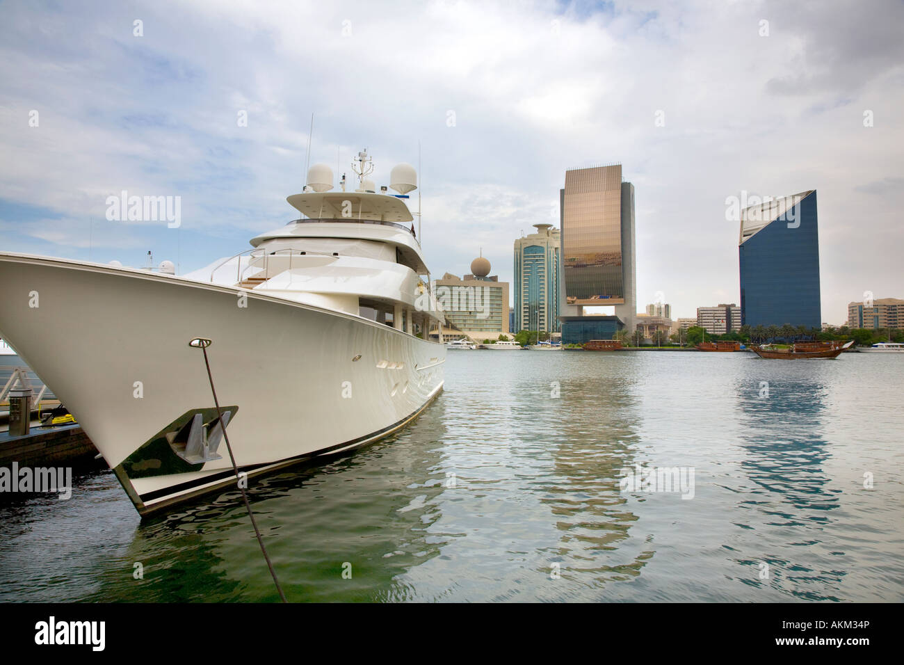 Luxus Yacht günstig in Dubai Creek Die neue Dubai UAE Vereinigte Arabische Emirate Stockfoto