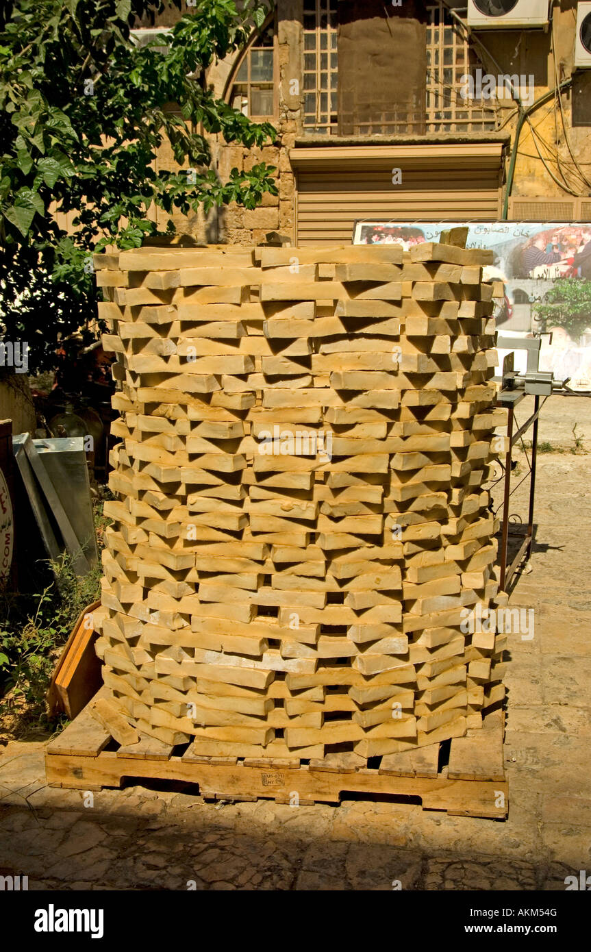 Haufen von Seifenstücke in Seifenfabrik Tripoli Libanon Nahost Stockfoto
