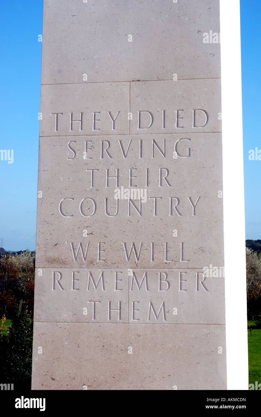 Inschrift auf Armed Forces Memorial an der National Memorial Arboretum, Staffordshire, England, UK Stockfoto