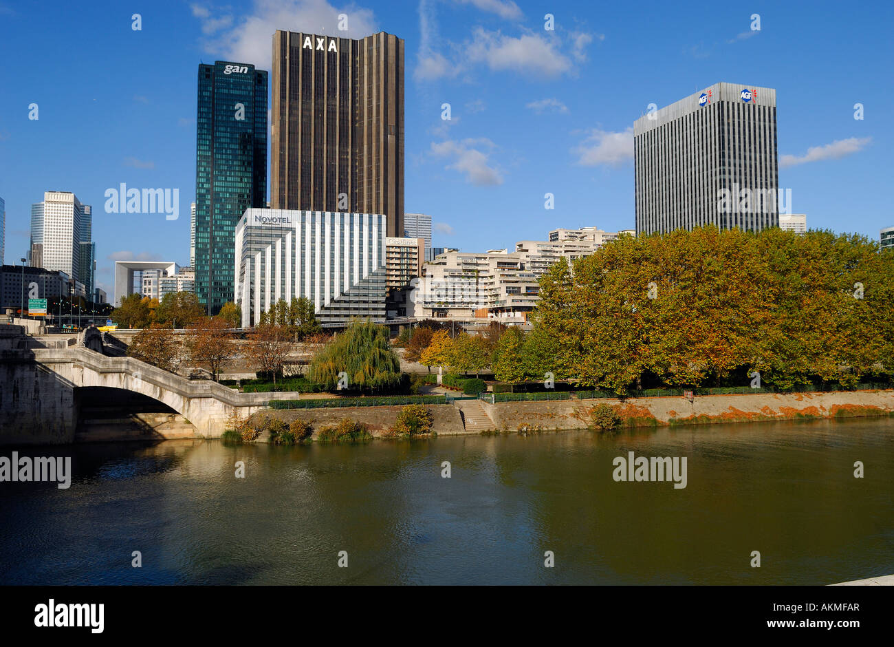 Frankreich, Hauts de Seine, Puteaux mit Puteaux Insel im Vordergrund Stockfoto