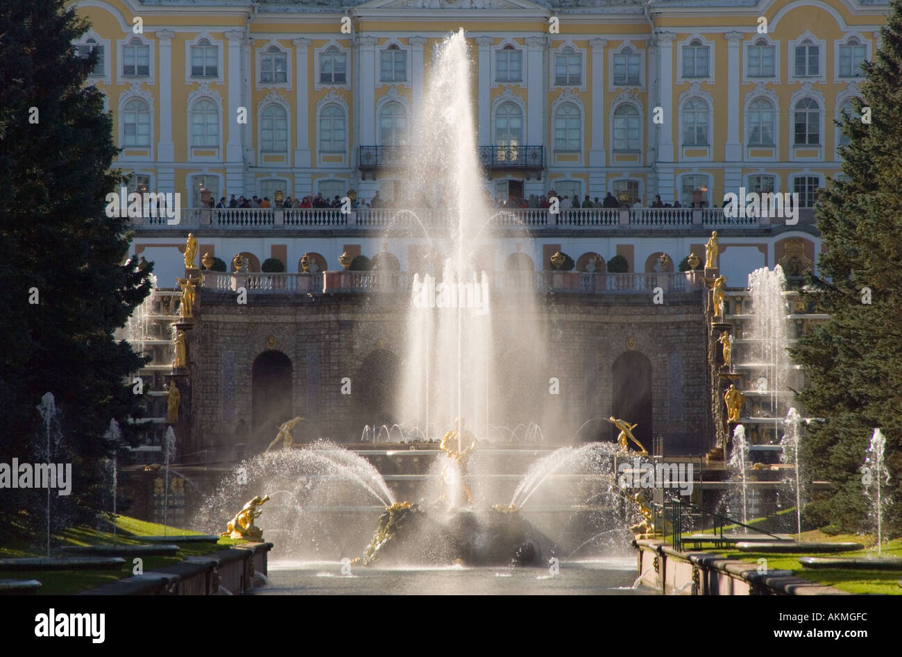 Vergoldete Statuen auf die große Kaskade Peterhof Palast nr St.Petersburg Russland Stockfoto