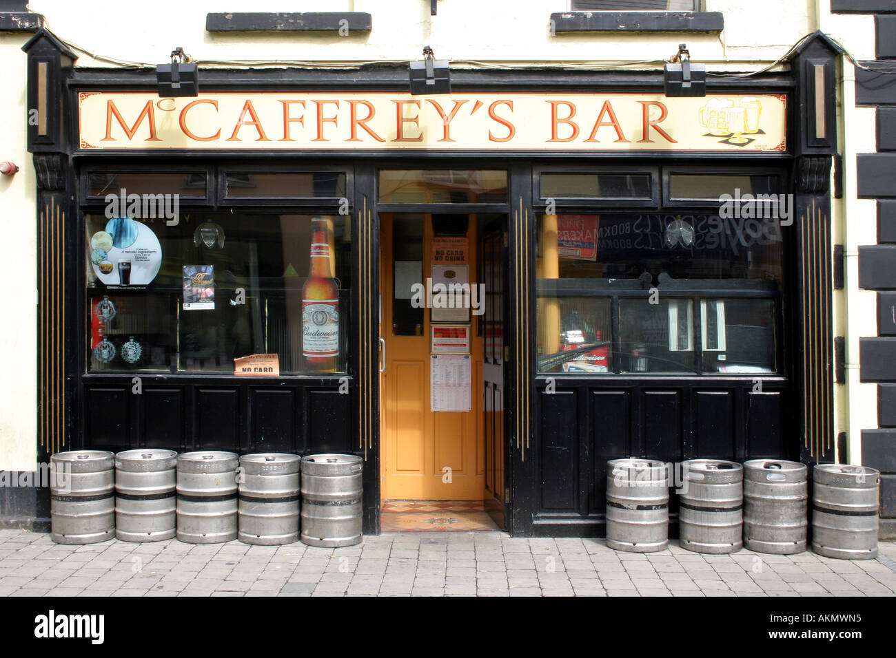 McCaffreys Bar in der Stadt Cavan County Cavan, Irland Stockfoto